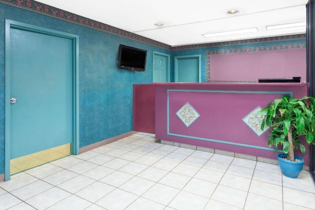 デイズ イン バイ ウィンダム モリスタウン エクステリア 写真